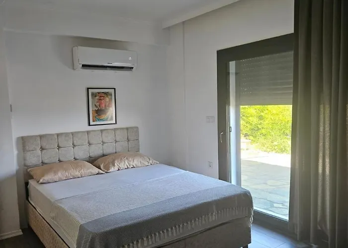 Tranquil Seaview With Private Pool In Apartment *