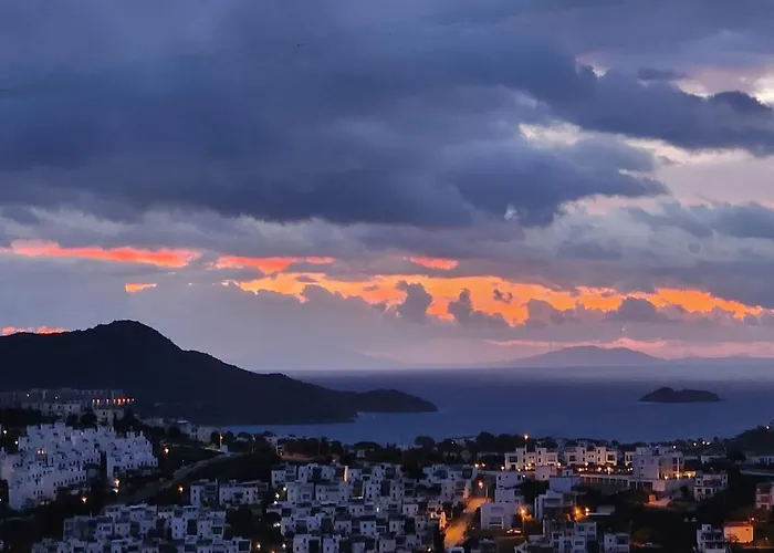 Апартаменты Tranquil Seaview With Private Pool In