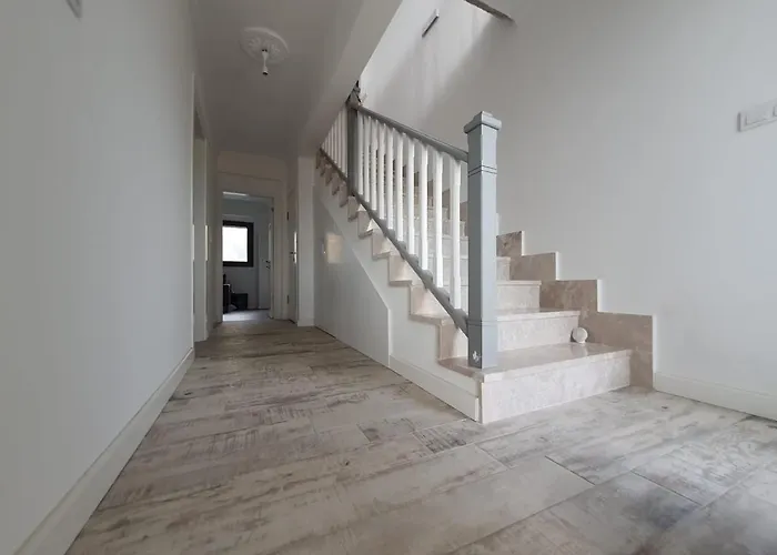 Tranquil Seaview With Private Pool In Apartment *