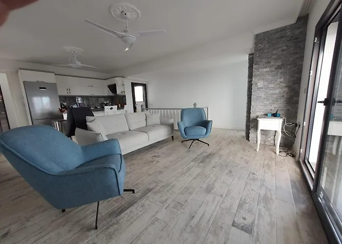 Tranquil Seaview With Private Pool In Apartment *