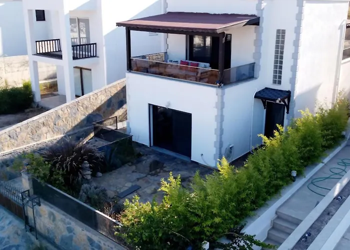 Apartment Tranquil Seaview With Private Pool In